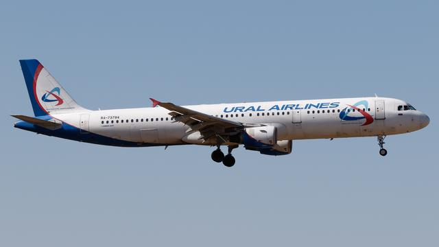 RA-73794:Airbus A321:Уральские авиалинии
